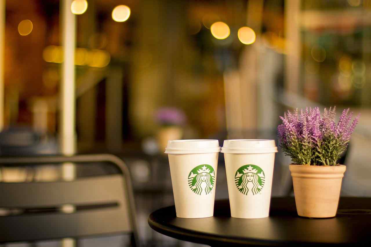 Starbucks facturación, sucursales y servicios